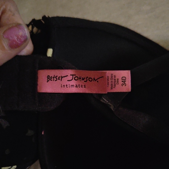 34D Betsey Johnson Black Bra with pink Bows - Picture 2 of 3
